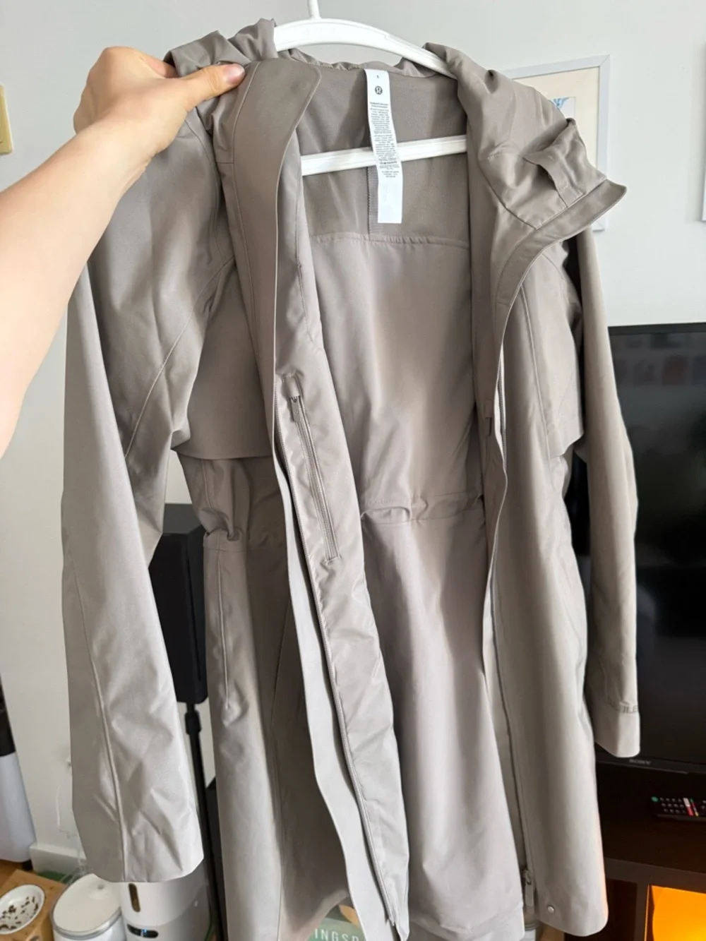 NEW lululemon Lightweight Trench Coat in Beige - Picture 2 of 2